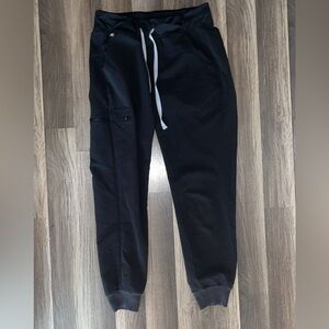 Women’s Figs Zamora Jogger Scrub Pants in black size small not faded